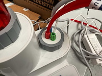 Touchscreen pc, titrator, lamp en kast - afbeelding 11 van  15