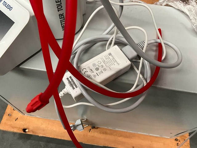 Touchscreen pc, titrator, lamp en kast - afbeelding 12 van  15