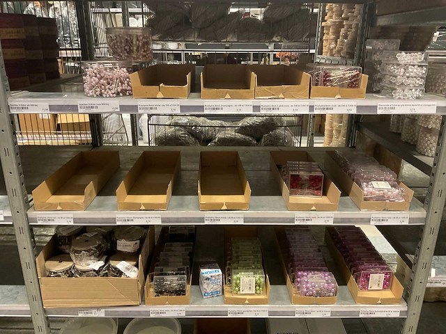 Touw, draad, pushpins, vilt - afbeelding 4 van  48