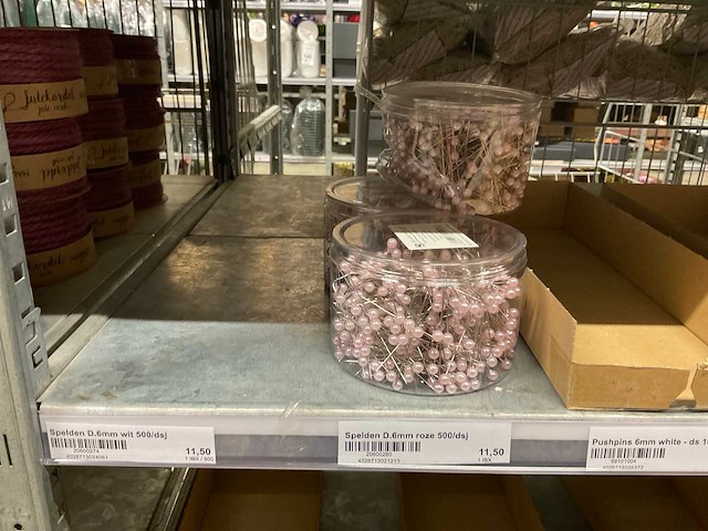 Touw, draad, pushpins, vilt - afbeelding 6 van  48