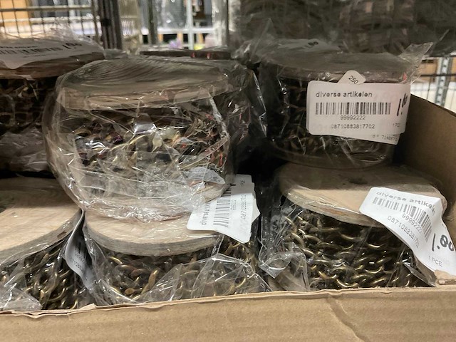 Touw, draad, pushpins, vilt - afbeelding 10 van  48