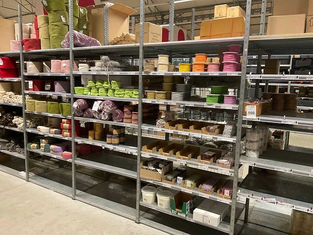 Touw, draad, pushpins, vilt - afbeelding 1 van  48