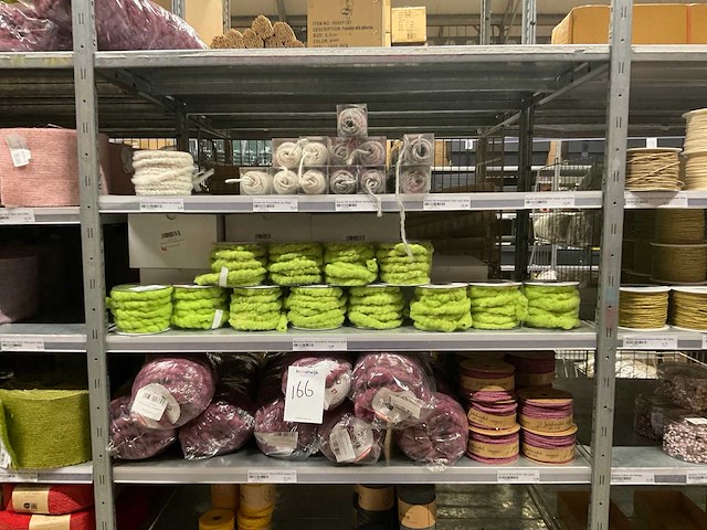 Touw, draad, pushpins, vilt - afbeelding 16 van  48