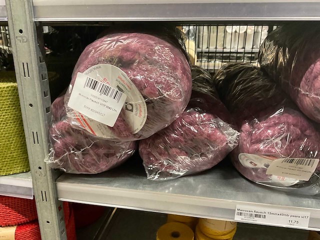 Touw, draad, pushpins, vilt - afbeelding 22 van  48