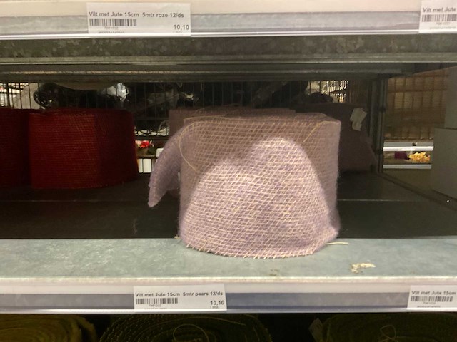 Touw, draad, pushpins, vilt - afbeelding 31 van  48