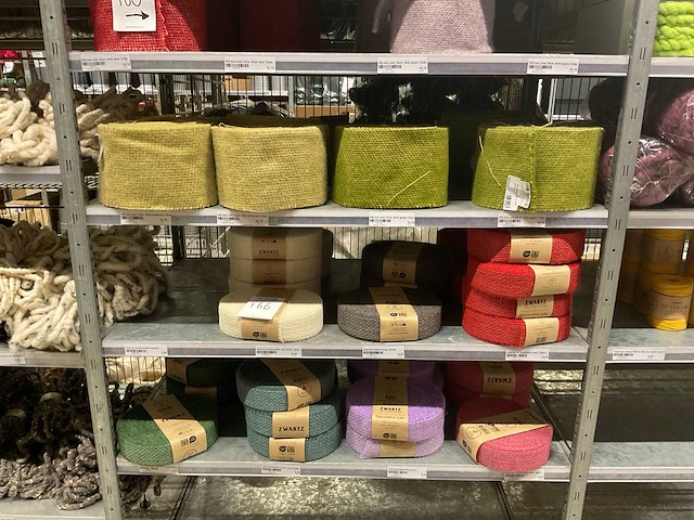 Touw, draad, pushpins, vilt - afbeelding 32 van  48