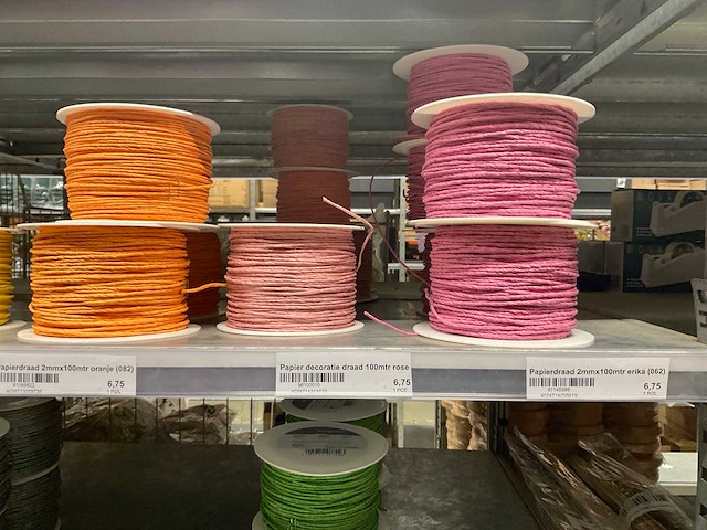 Touw, draad, pushpins, vilt - afbeelding 47 van  48