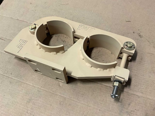 Tow bar clamp assembly - afbeelding 1 van  3