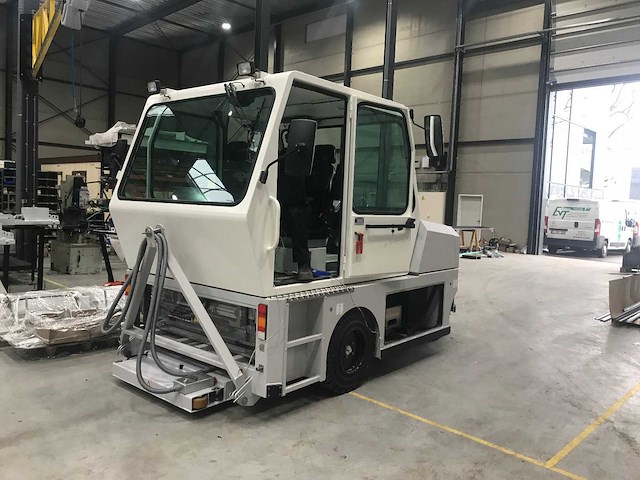 Tow tractor / warehouse tugger met hefplateau - afbeelding 61 van  73