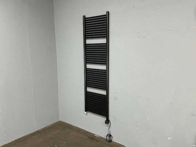 Towel heater - designradiator 55 x 180 cm - afbeelding 1 van  14