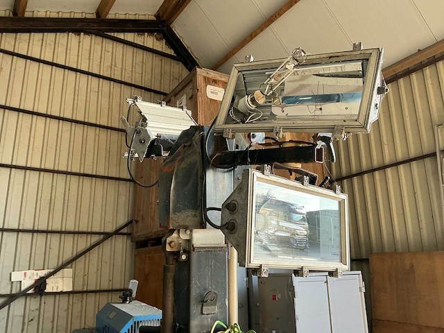 Tower light noodstroomaggregaat - afbeelding 12 van  17