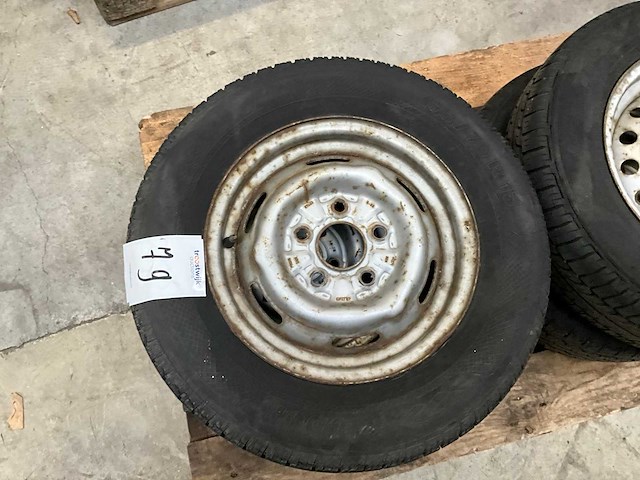 Toyo autoband op stalenvelg (4x) - afbeelding 2 van  6