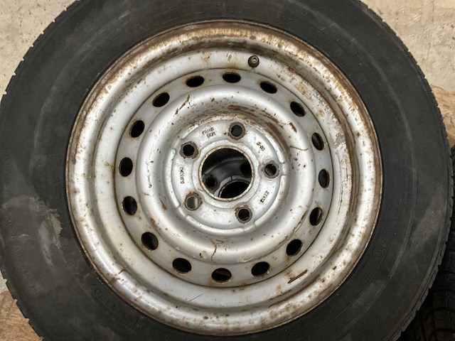 Toyo autoband op stalenvelg (4x) - afbeelding 6 van  6