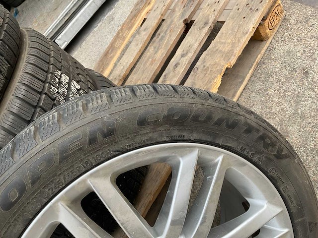 Toyo w/t open country autoband met velg - afbeelding 9 van  10