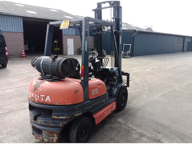 Toyota - 1998 - 42-6fgf25 - vorkheftruck - afbeelding 1 van  4