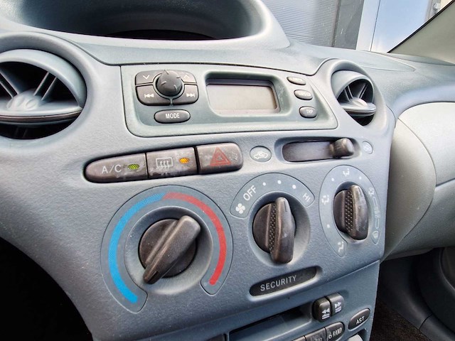 Toyota - 1999 - yaris - 1.0-16v vvt-i terra - zj-zs-15 - afbeelding 10 van  19