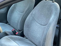 Toyota - 2000 - yaris - 1.3-16v vvt-i sol - 17-fr-vh - afbeelding 2 van  12