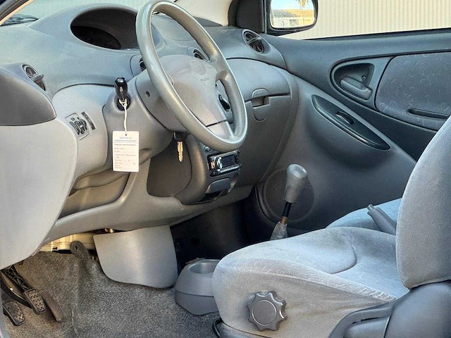 Toyota - 2000 - yaris - 1.3-16v vvt-i sol - 17-fr-vh - afbeelding 11 van  12