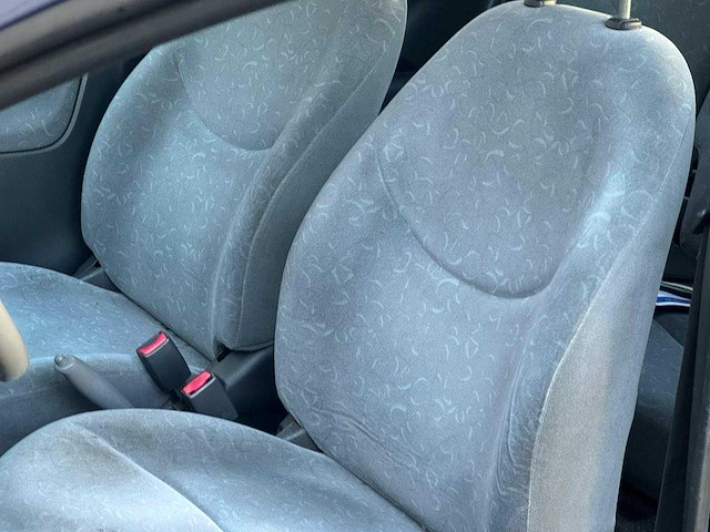 Toyota - 2000 - yaris - 1.3-16v vvt-i sol - 17-fr-vh - afbeelding 2 van  12