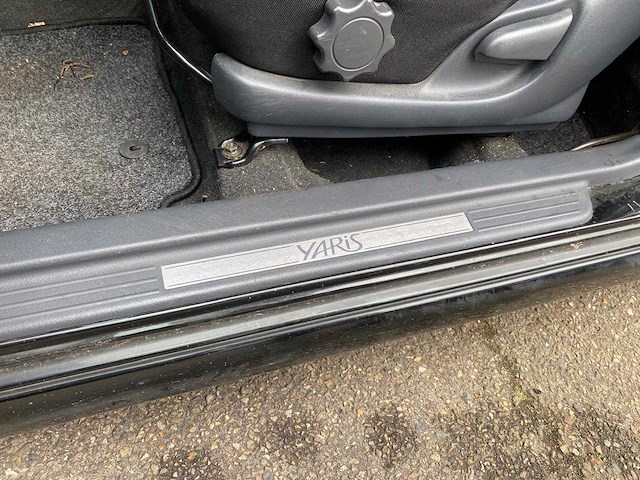 Toyota - 2001 - yaris - 1.5-16v vvt-i tsport - 08-hl-lb - afbeelding 3 van  17