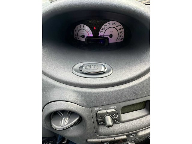 Toyota - 2001 - yaris - 1.5-16v vvt-i tsport - 08-hl-lb - afbeelding 12 van  17