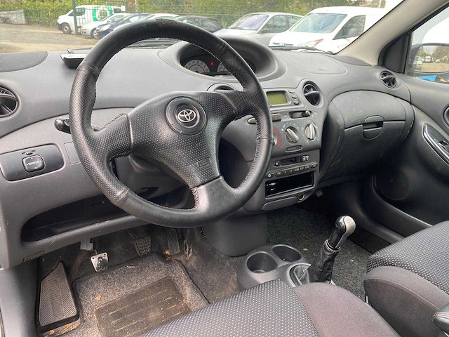 Toyota - 2001 - yaris - 1.5-16v vvt-i tsport - 08-hl-lb - afbeelding 16 van  17