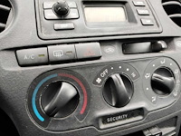 Toyota - 2003 - yaris - 1.0 vvt-i - 8-zkx-02 - afbeelding 8 van  21