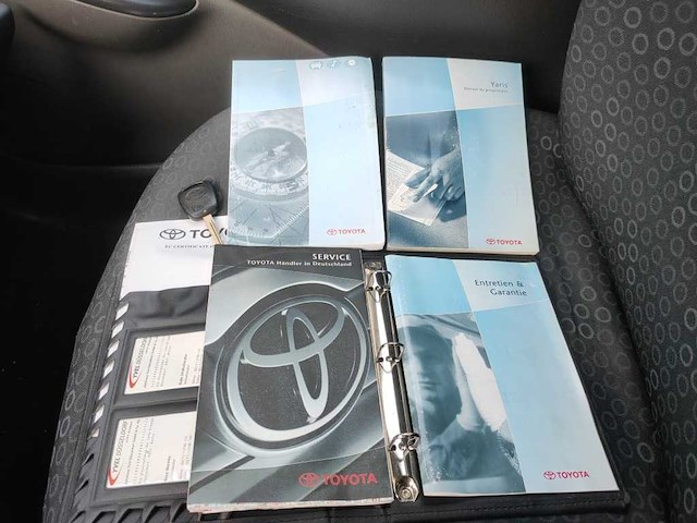 Toyota - 2003 - yaris - 1.0 vvt-i - 8-zkx-02 - afbeelding 11 van  21