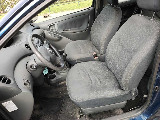 Toyota - 2003 - yaris - 1.0 vvt-i - 8-zkx-02 - afbeelding 14 van  21
