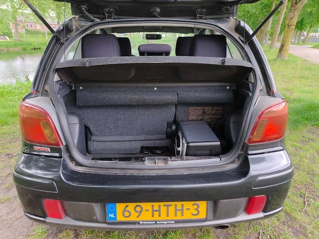Toyota - 2003 - yaris - 1.5 vvt-i t-sport -69-hth-3 - afbeelding 3 van  6