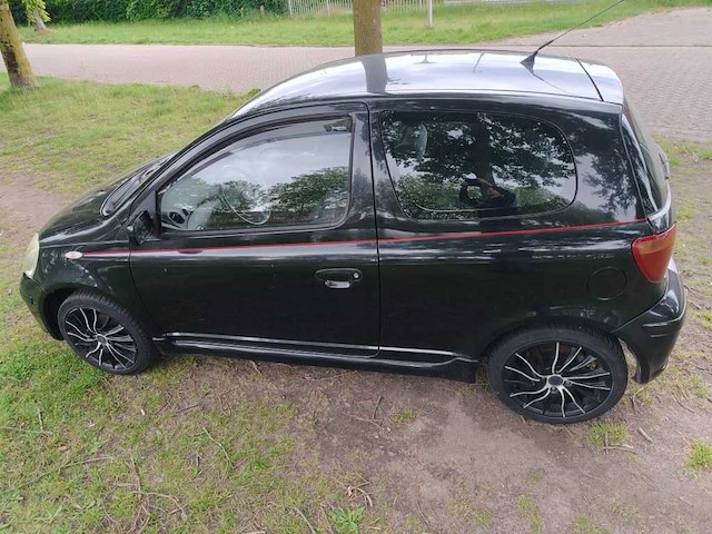 Toyota - 2003 - yaris - 1.5 vvt-i t-sport -69-hth-3 - afbeelding 4 van  6