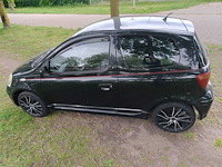 Toyota - 2003 - yaris - 1.5 vvt-i t-sport -69-hth-3 - afbeelding 4 van  6