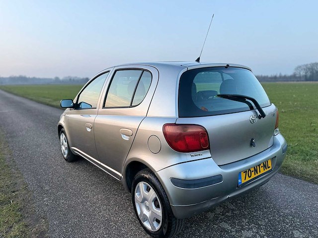Toyota - 2004 - yaris - 1.3 vvt-i idols - 70-nt-nl - afbeelding 4 van  9
