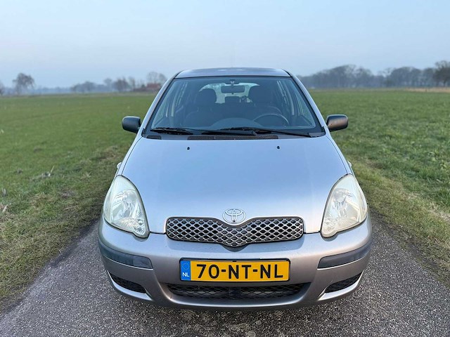 Toyota - 2004 - yaris - 1.3 vvt-i idols - 70-nt-nl - afbeelding 2 van  9