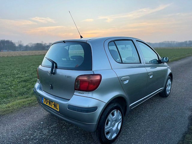Toyota - 2004 - yaris - 1.3 vvt-i idols - 70-nt-nl - afbeelding 4 van  9