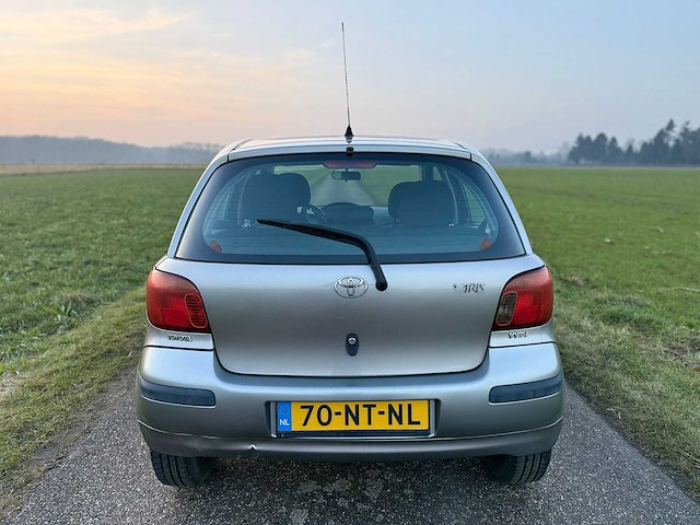 Toyota - 2004 - yaris - 1.3 vvt-i idols - 70-nt-nl - afbeelding 5 van  9