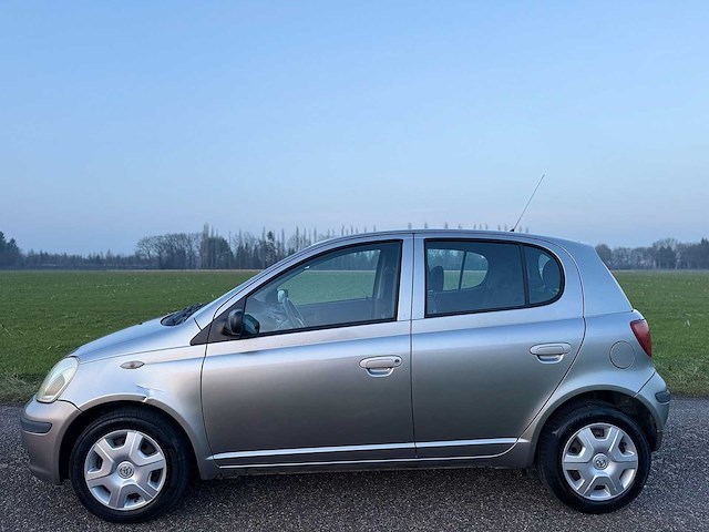 Toyota - 2004 - yaris - 1.3 vvt-i idols - 70-nt-nl - afbeelding 7 van  9