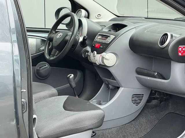 Toyota - 2005 - aygo - 1.0-12v sport - 84-rl-vk - afbeelding 5 van  13