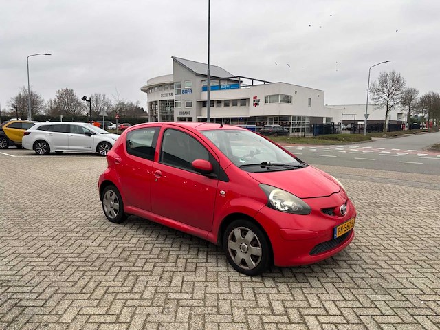 Toyota - 2006 - aygo - 1.0-12v - pn-562-s - afbeelding 2 van  9