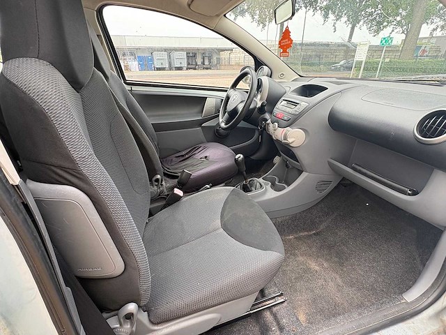 Toyota - 2006 - aygo - 1.0-12v sport - personenauto - afbeelding 2 van  12