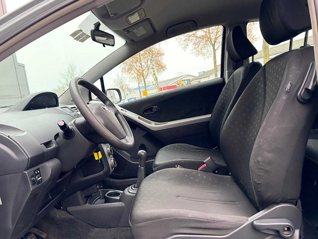 Toyota - 2007 - yaris - 1.3 vvti terra - 96-xf-bd - afbeelding 14 van  14