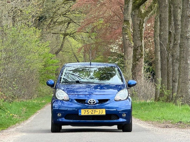 Toyota - 2008 - aygo - 1.0-12v sport - 75-zp-jj - afbeelding 10 van  18