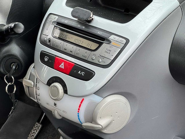 Toyota - 2008 - aygo - 1.0-12v sport - 75-zp-jj - afbeelding 6 van  18