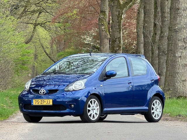 Toyota - 2008 - aygo - 1.0-12v sport - 75-zp-jj - afbeelding 1 van  18