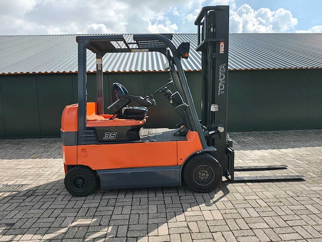 Toyota - 2010 - 7fbmf35 - vorkheftruck - afbeelding 2 van  26