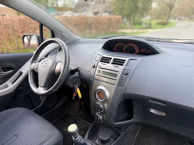 Toyota - 2010 - yaris - 1.3 vvti aspiration - 50-krn-9 - afbeelding 10 van  10