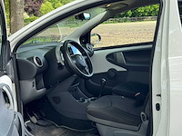 Toyota - 2011 - aygo - 1.0-12v now - 99-rkx-6 - personenauto - afbeelding 1 van  9