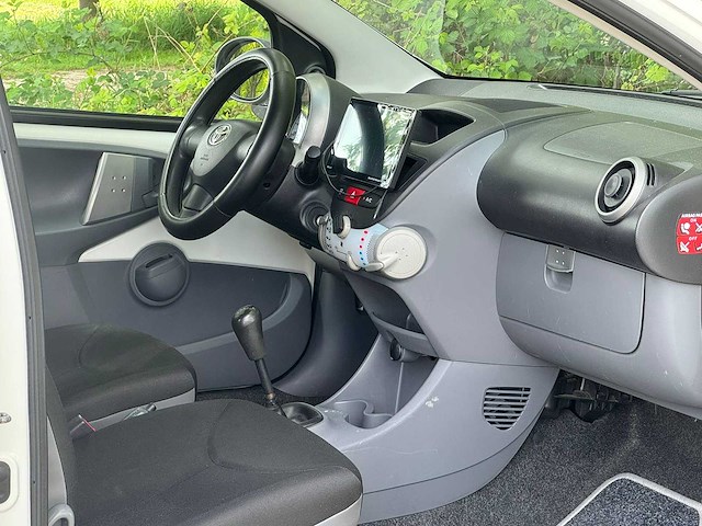 Toyota - 2011 - aygo - 1.0-12v now - 99-rkx-6 - personenauto - afbeelding 4 van  9