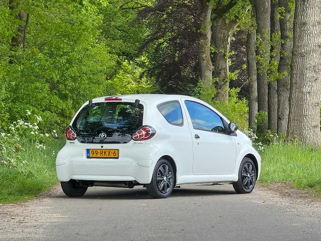 Toyota - 2011 - aygo - 1.0-12v now - 99-rkx-6 - personenauto - afbeelding 7 van  9