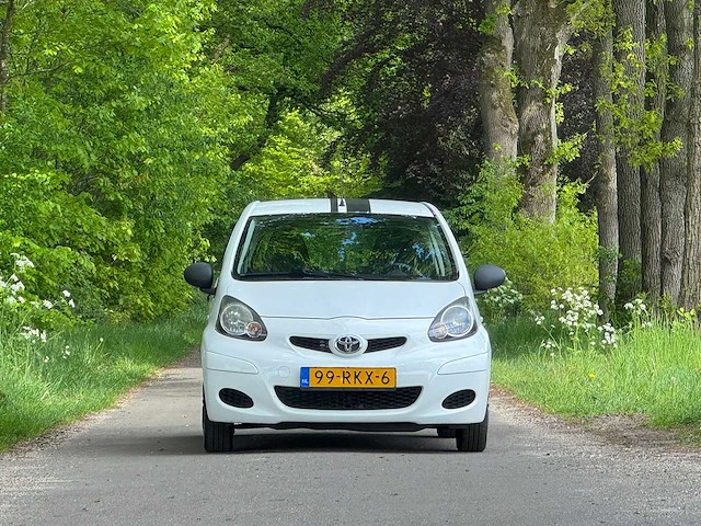 Toyota - 2011 - aygo - 1.0-12v now - 99-rkx-6 - personenauto - afbeelding 8 van  9